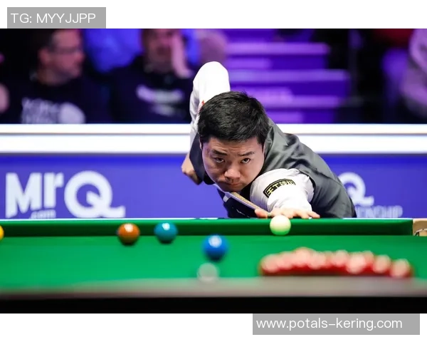 4月27日丁俊晖迎战世界冠军展现巅峰对决的精彩瞬间 4月27日丁俊晖迎战世界冠军展现巅峰对决的精彩瞬间